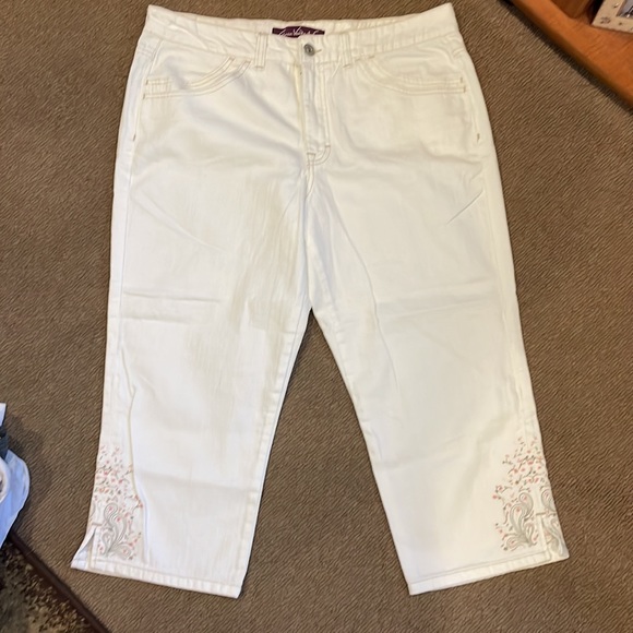 Women’s Gloria Vanderbilt Capris size 16 - Picture 2 of 4